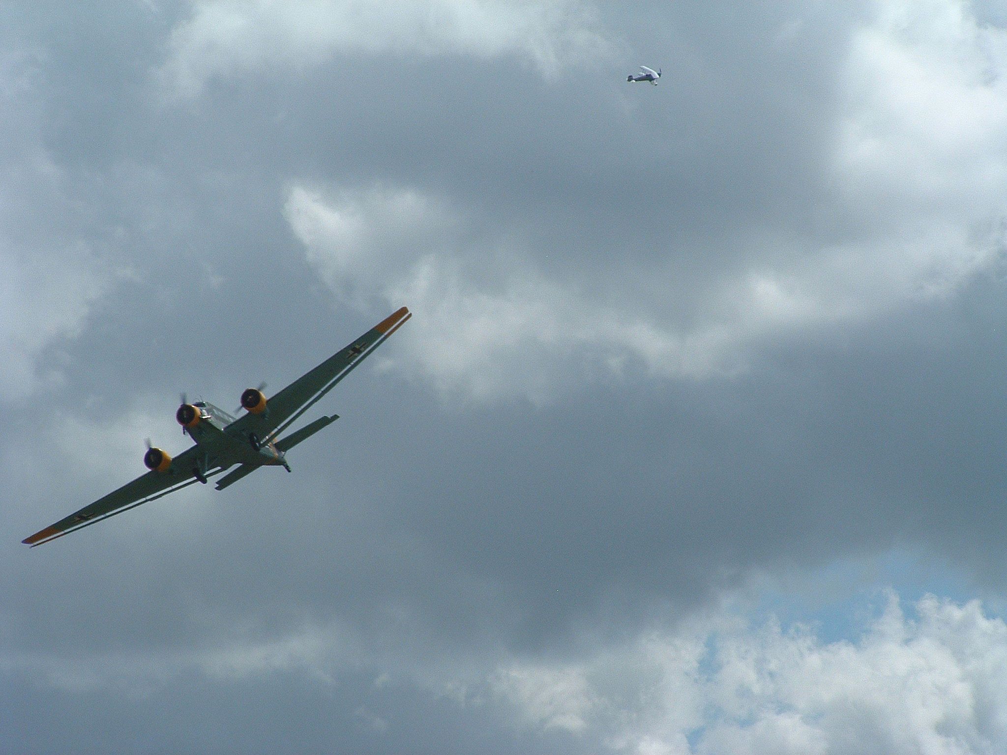 JU52_Bucker_jungmann_in_flight_col