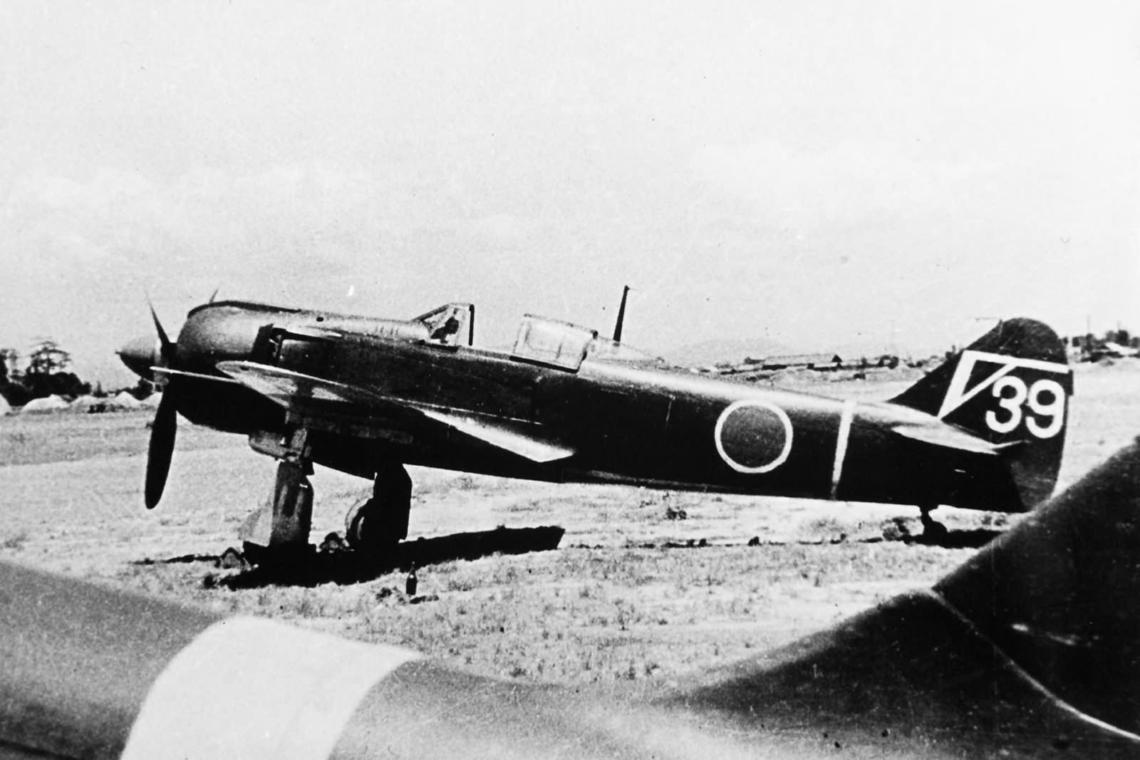 Kawasaki Ki-100-I Otsu, no. 39, 5 Sentai, 1945 (1)