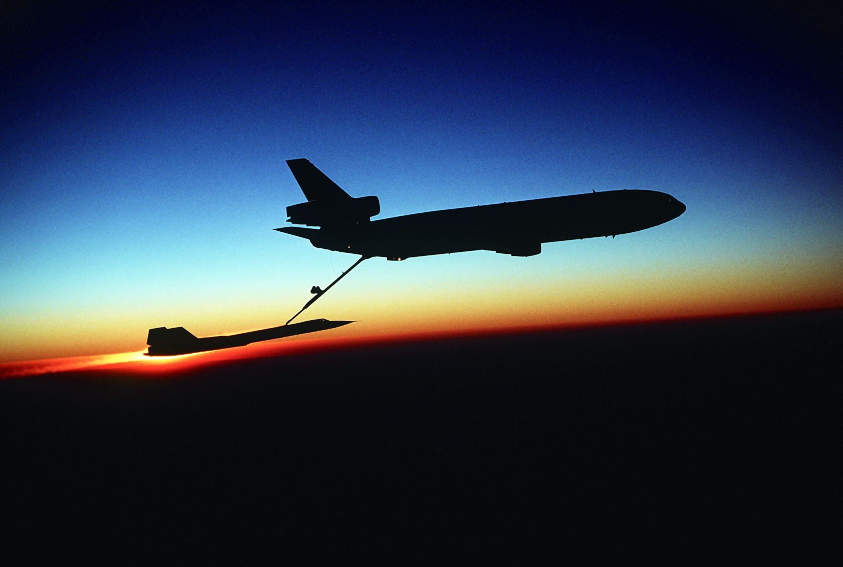 KC-10_Extender_SR-71_Blackbird