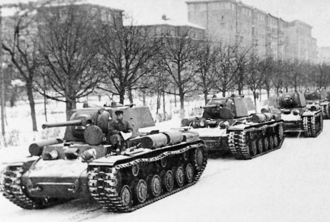 KV-1 heavy tanks, Moscow, 1941