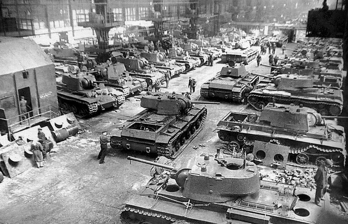 KV-1 tank assembling line at the factory Chelyabinsk,  1942