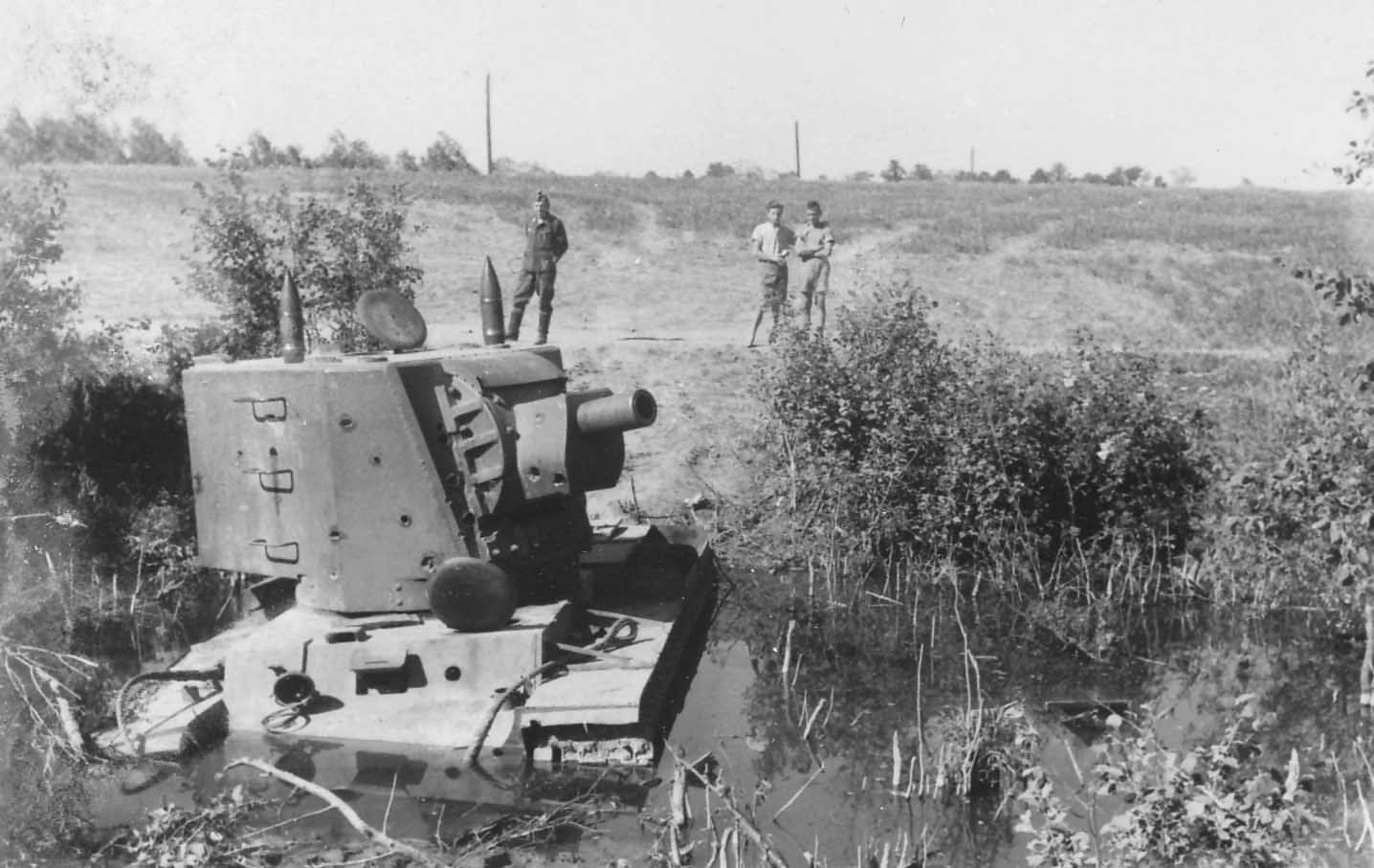 KV-2, an early production tank,  1941 (1)