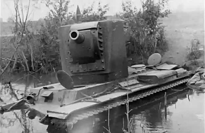 KV-2, an early production tank,  1941 (6)