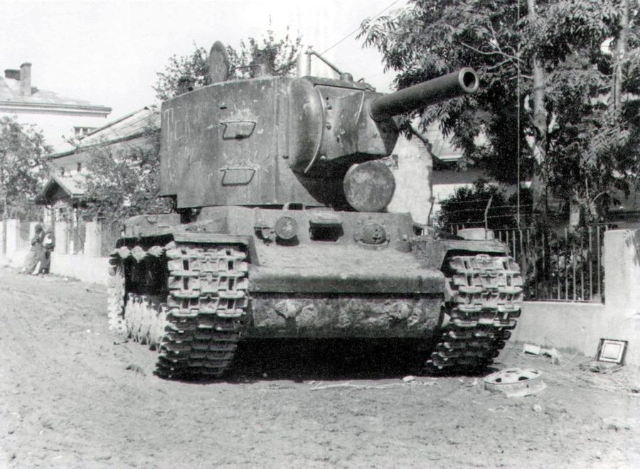 KV-2 heavy tank of the  8AD, 4MC , 1941 (1)