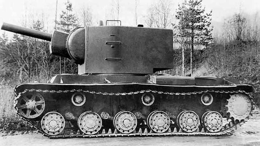 KV-2 U-7 heavy tank 1940, the side view