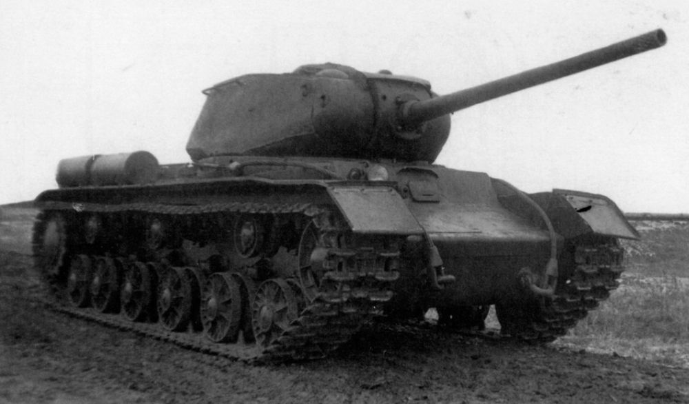 KV-85 heavy tank during trials, November 1943 (1)