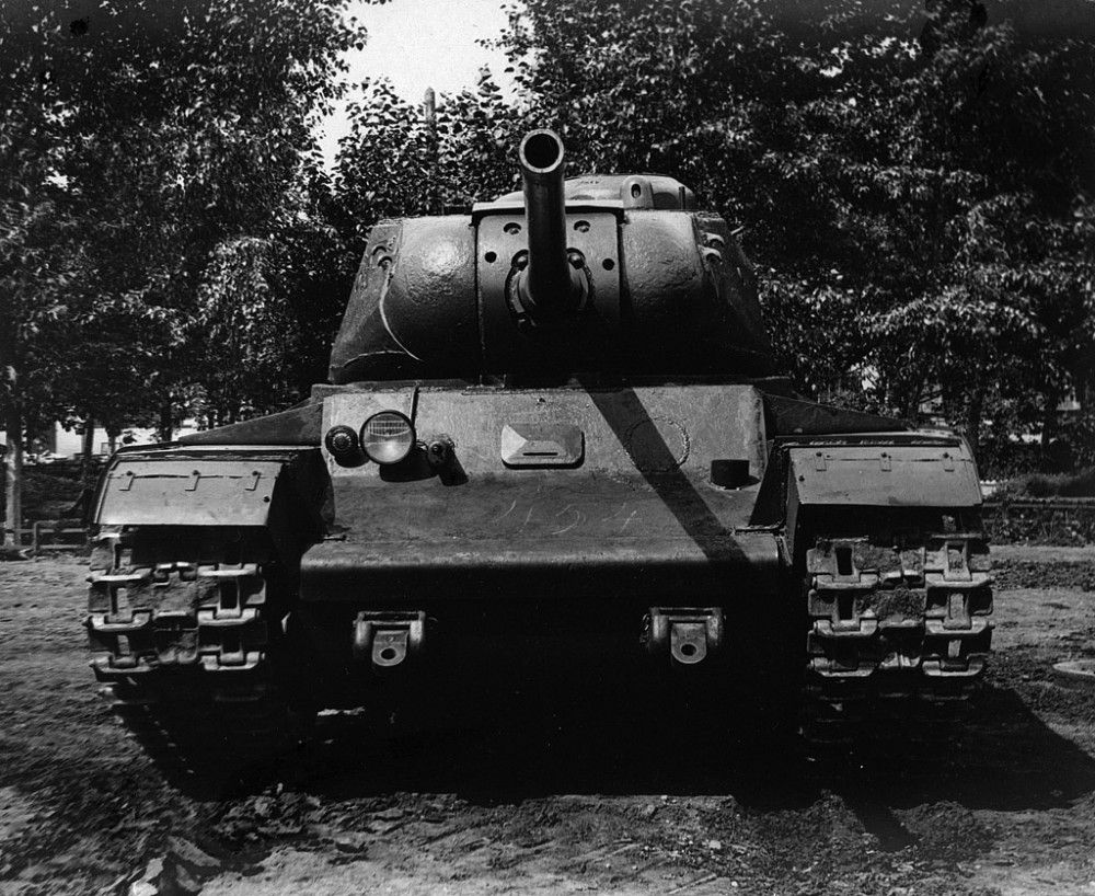 KV-85 heavy tank , Summer 1943, the front view