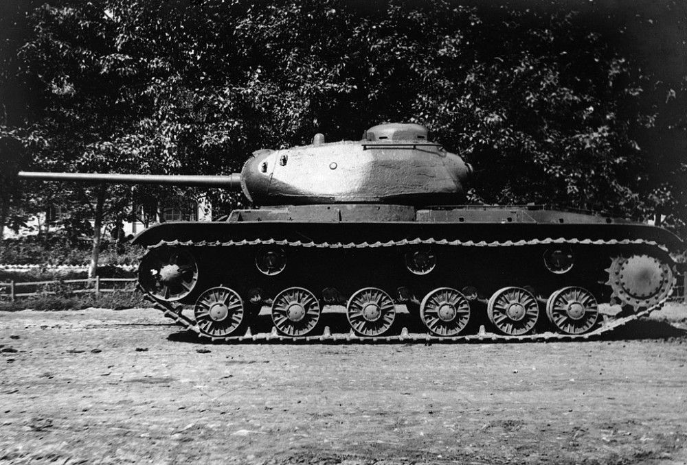 KV-85 heavy tank, Summer 1943, the side view
