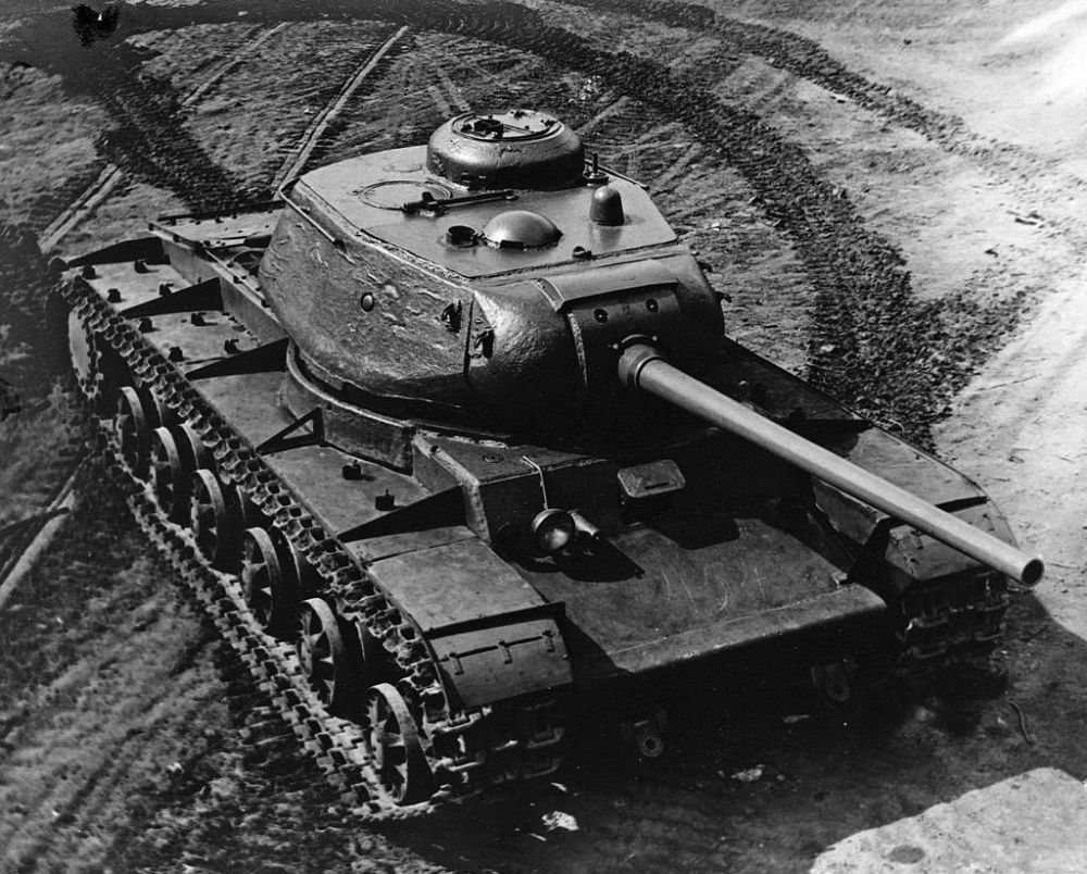 KV-85 heavy tank, Summer 1943, the top view