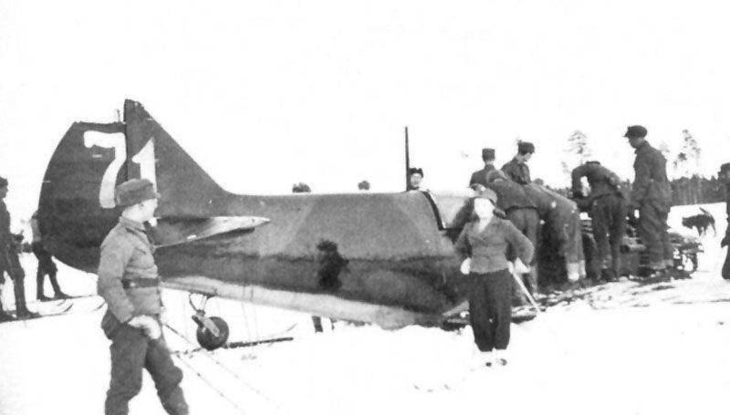 LaGG-3 s/n 070171,  "Silver 71", 524 IAP, 1942 (3)