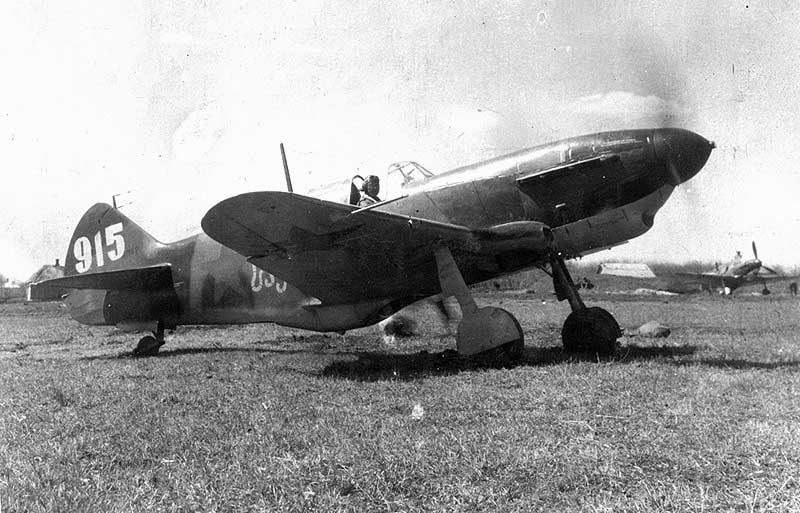 LaGG-3 "White 915". 88 IAP, 1943