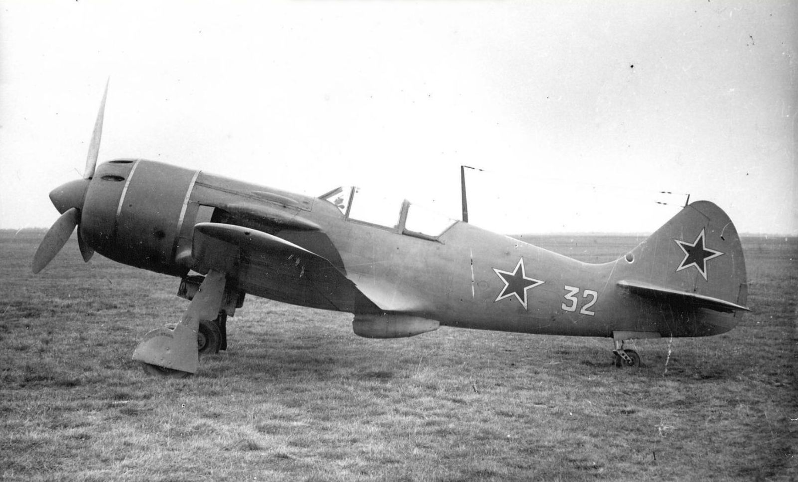Lavochkin La-9 no.32 (1)