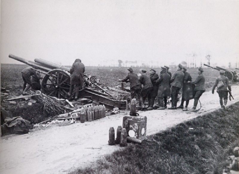 Laying the 127 mm (60 pdr) BL Mk.I field gun