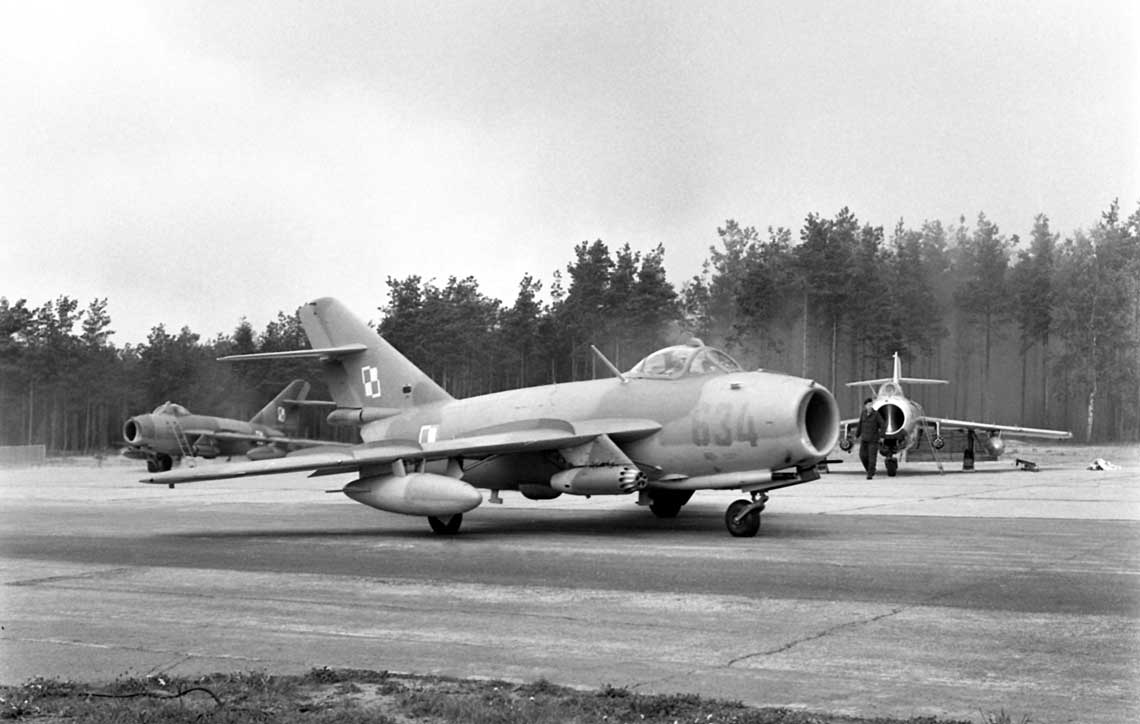 Lim-6bis "Red 634", Siemirowice airfield in 80'