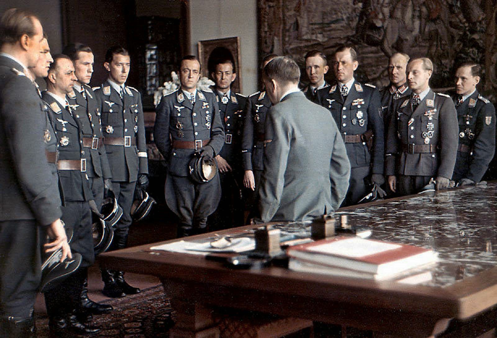 Luftwaffe_aces_meet_Hitler_after_an_awards_ceremony_at_the_Berghof_April_19