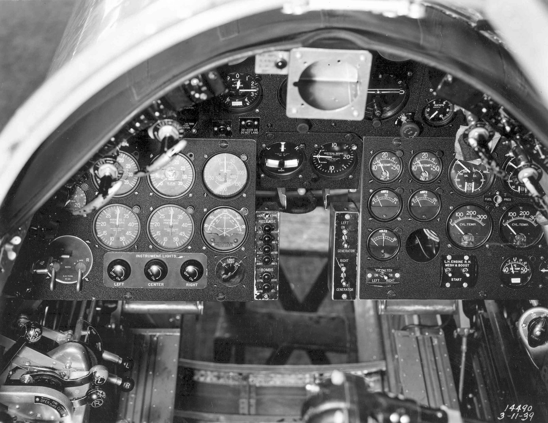 Martin-XA_22_Cockpit
