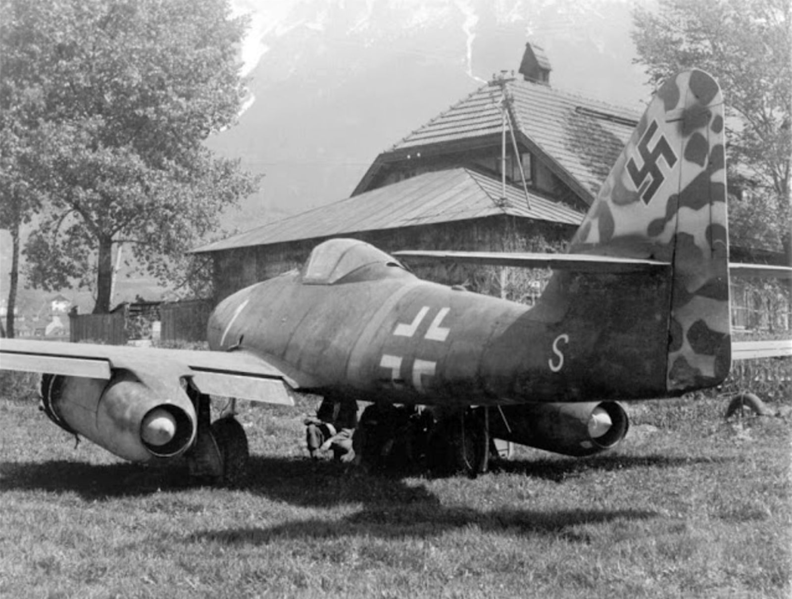 Messerchmitt Me-262  "White 1", 1945