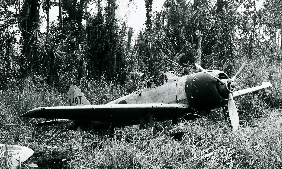 Mitsubishi A6M3 Zero, code V-187, New Guinea, 1943 (1)