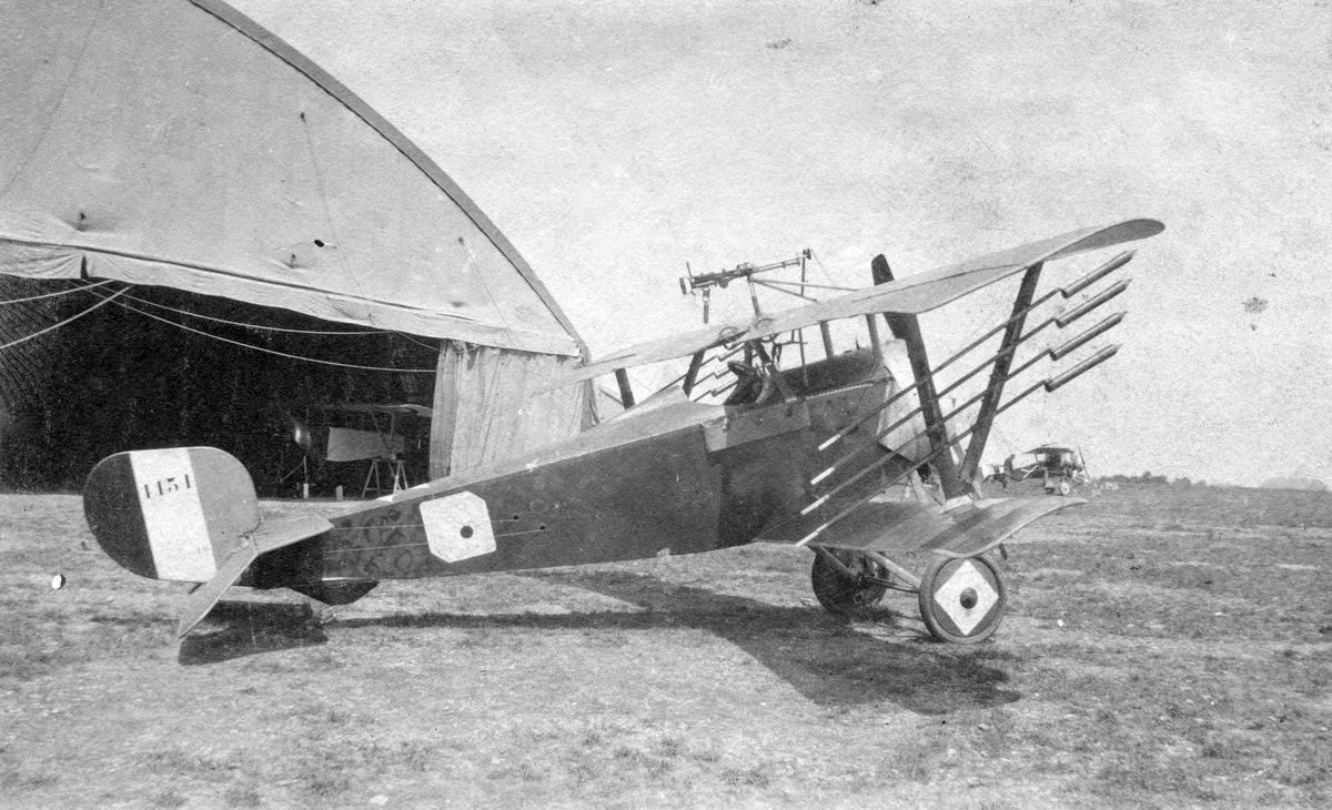 Nieuport 17 no. 1131 with Le Prieur rockets