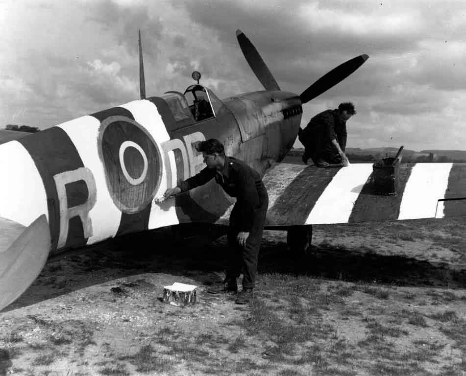 painting a spitfire