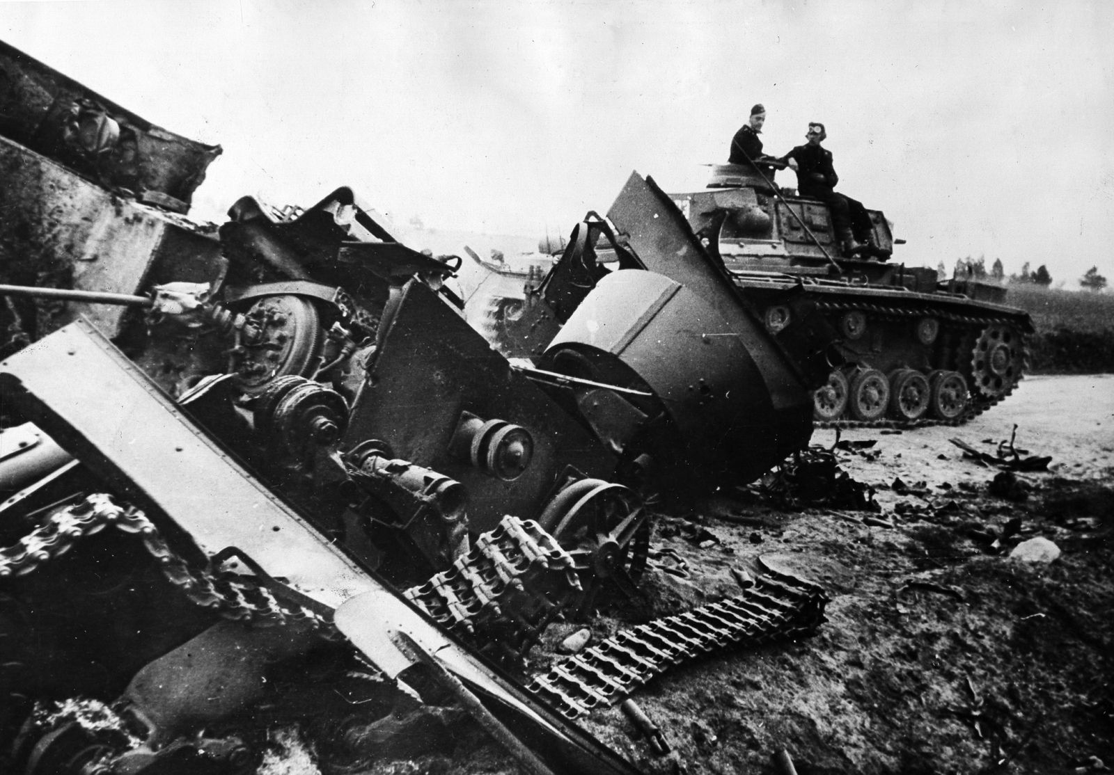 Panzer III and destroyed T-26, 1941