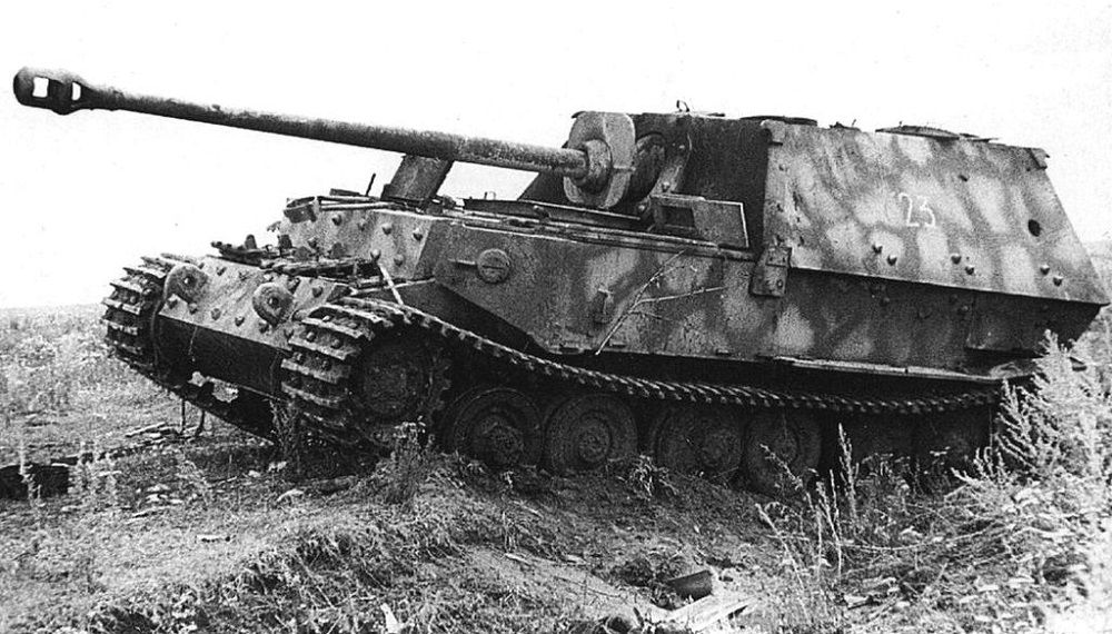 Panzerjäger Tiger(P) Sd.Kfz.184 knocked out at Kursk, 1943