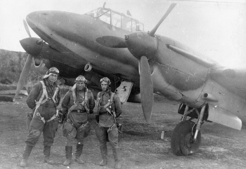 Petlyakov Pe-2 and its crew