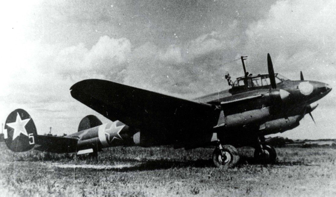 Petlyakov Pe-2, "White 5", 261 BAP VVS, 1943