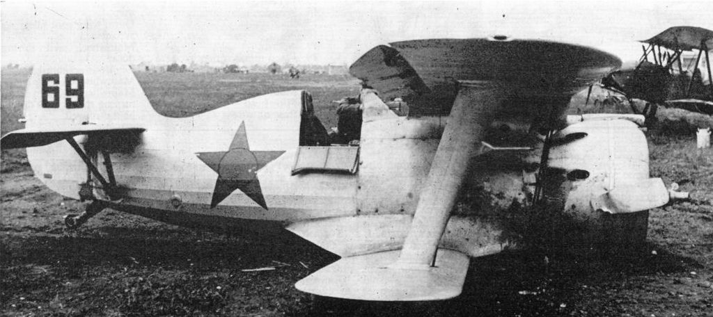 Polikarpov I-153 "Black 69" damaged, 148 IAP,  1941 (2)