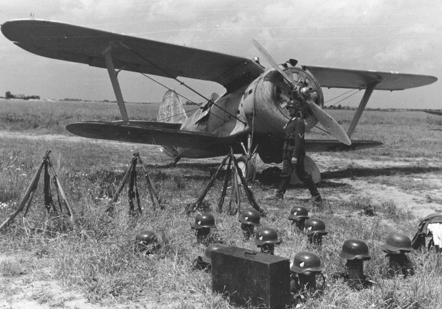 Polikarpov I-153 no. 28 and a  German guardian