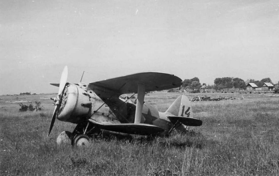 Polikarpov I-153 "Red 14" (1a)