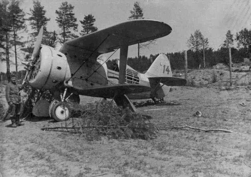 Polikarpov I-153 "Red 14" (2a)