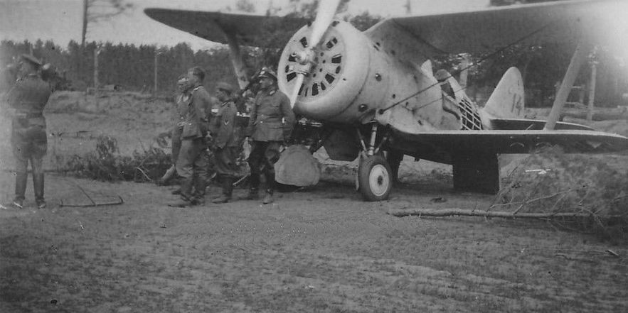 Polikarpov I-153 "Red 14" (2b)