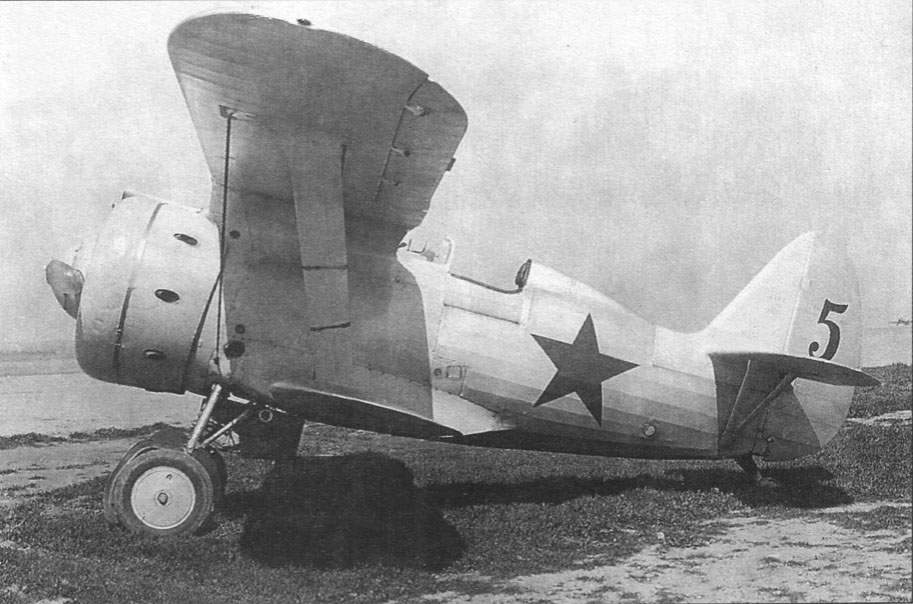 Polikarpov I-153 "Red 5" (1)