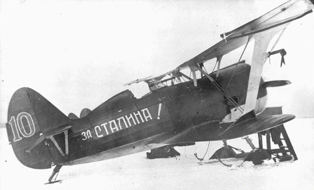 Polikarpov I-15bis "Red 10" - "For Stalin" on skis