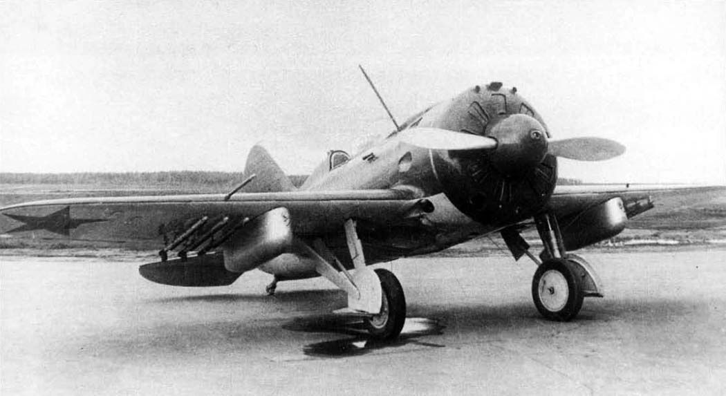 Polikarpov I-16 type 29 with 6 rocket rails for RS-82 rockets