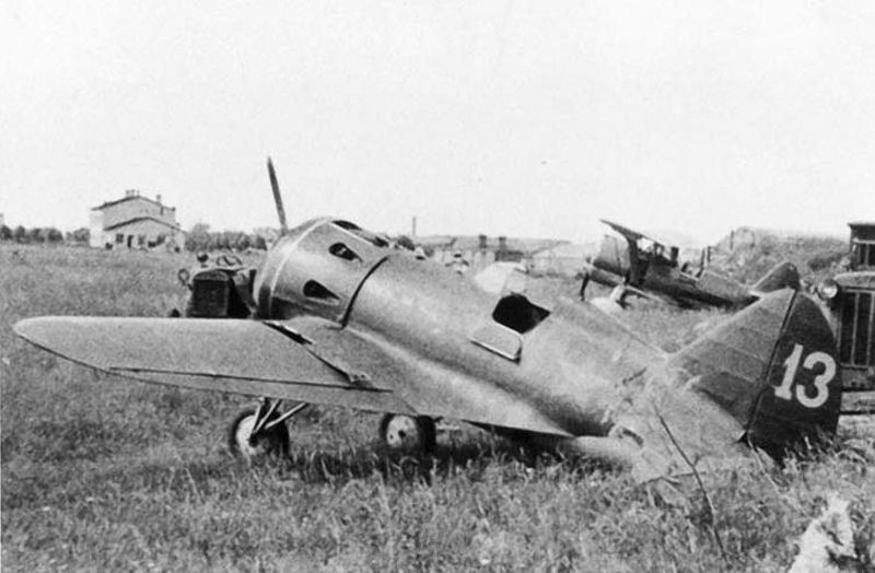 Polikarpov I-16 type 5  "13"