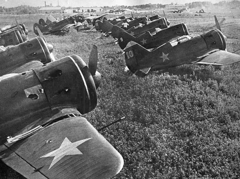 Polikarpov I-16s  captured by Germans in 1941