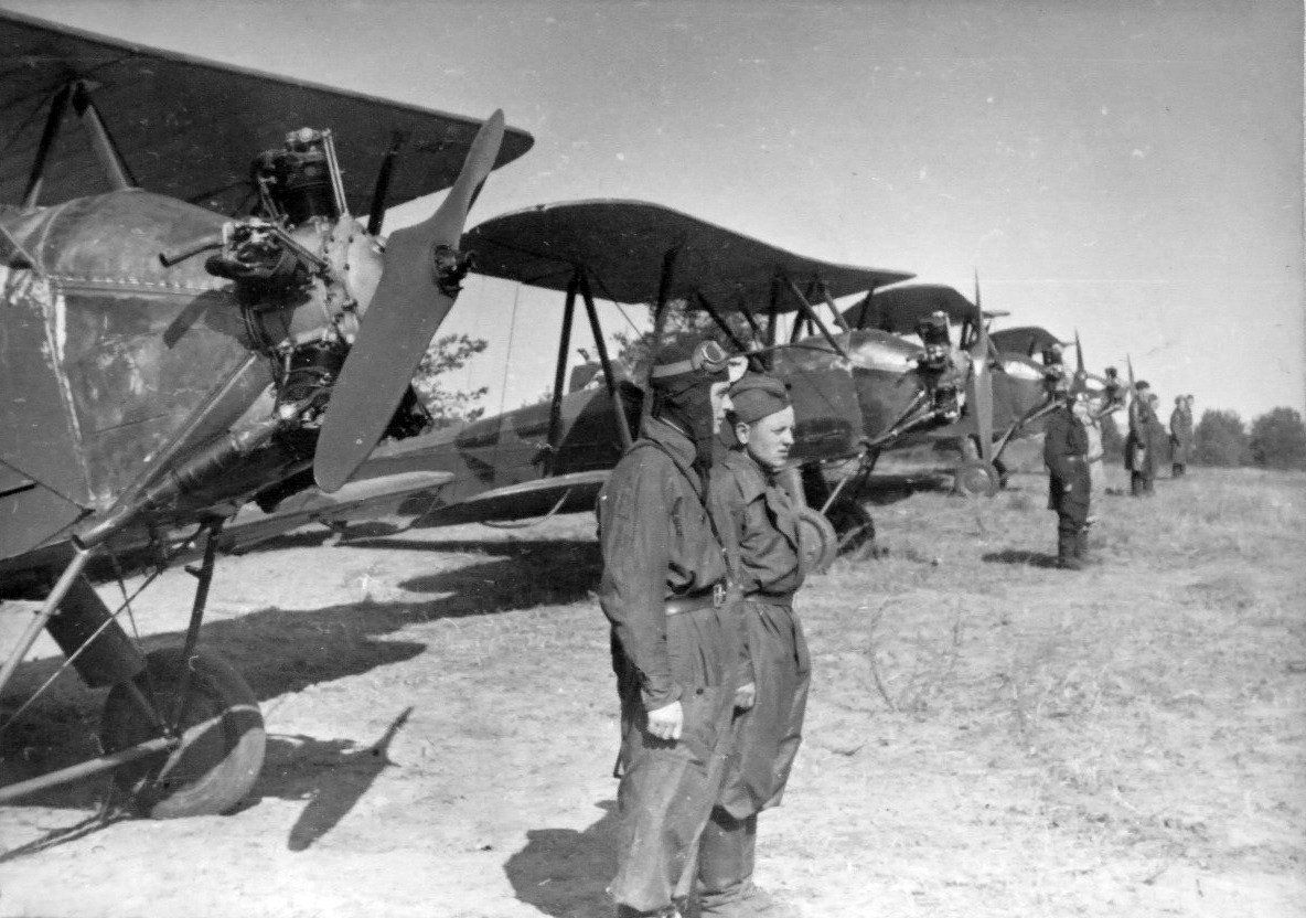 Polikarpov Po-2 (U-2) with crews