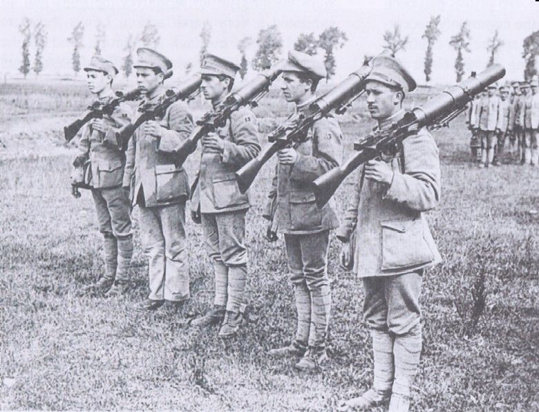 Portuguese machine-gunners