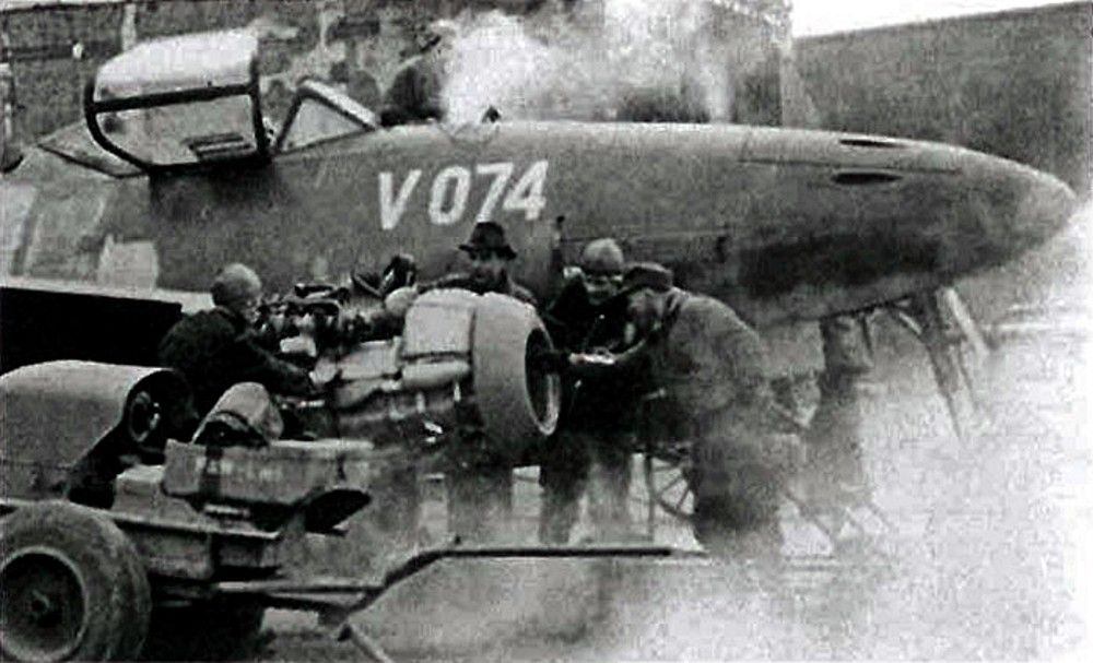 Prototype-Me-262C-1b-V074-WNr-130074-being-inspected-Germany-Mar-26-1945-01