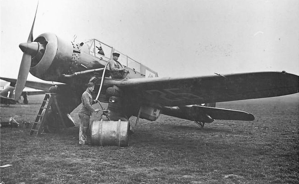PZL 23 Karaś, 22 BS, refueling (2)