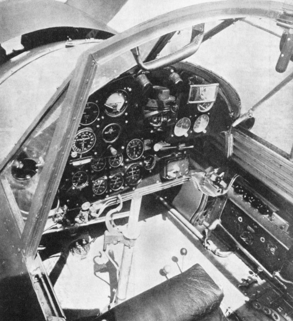 PZL 23 Karaś cockpit