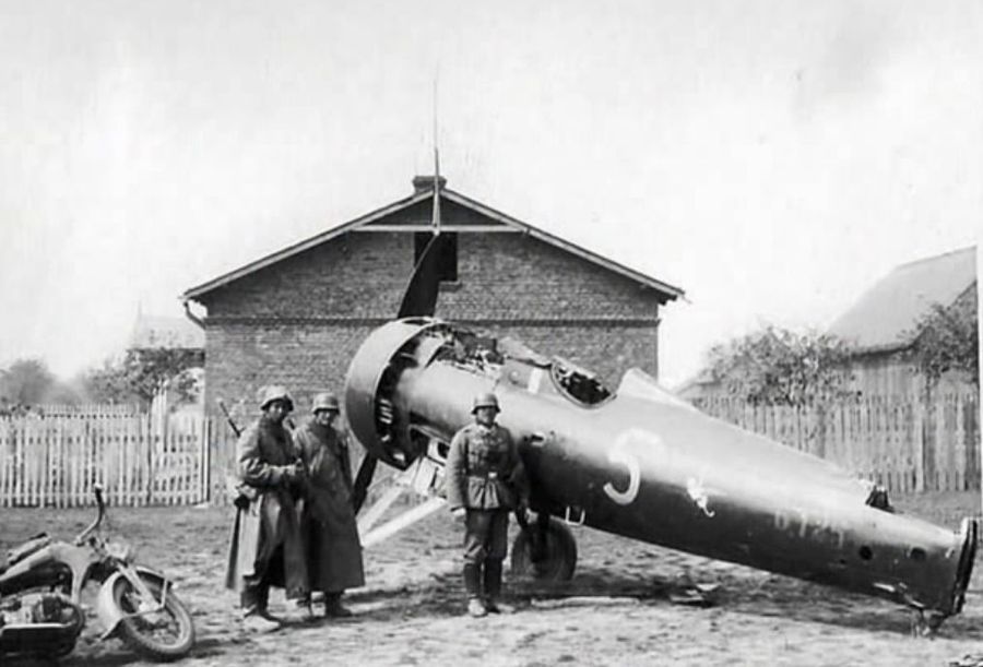 PZL P-7  "White 5"no. 6.125, 162 FS,  1939