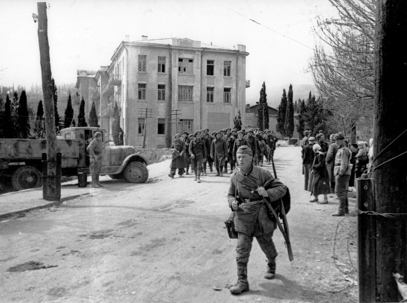 Romanian POWs and ZiS-5 truck, 1944