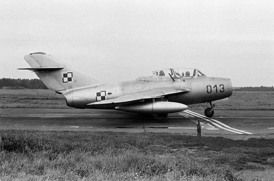 SB Lim-2 "Red 013"of the Polish AF, Babimost airfield in 80'