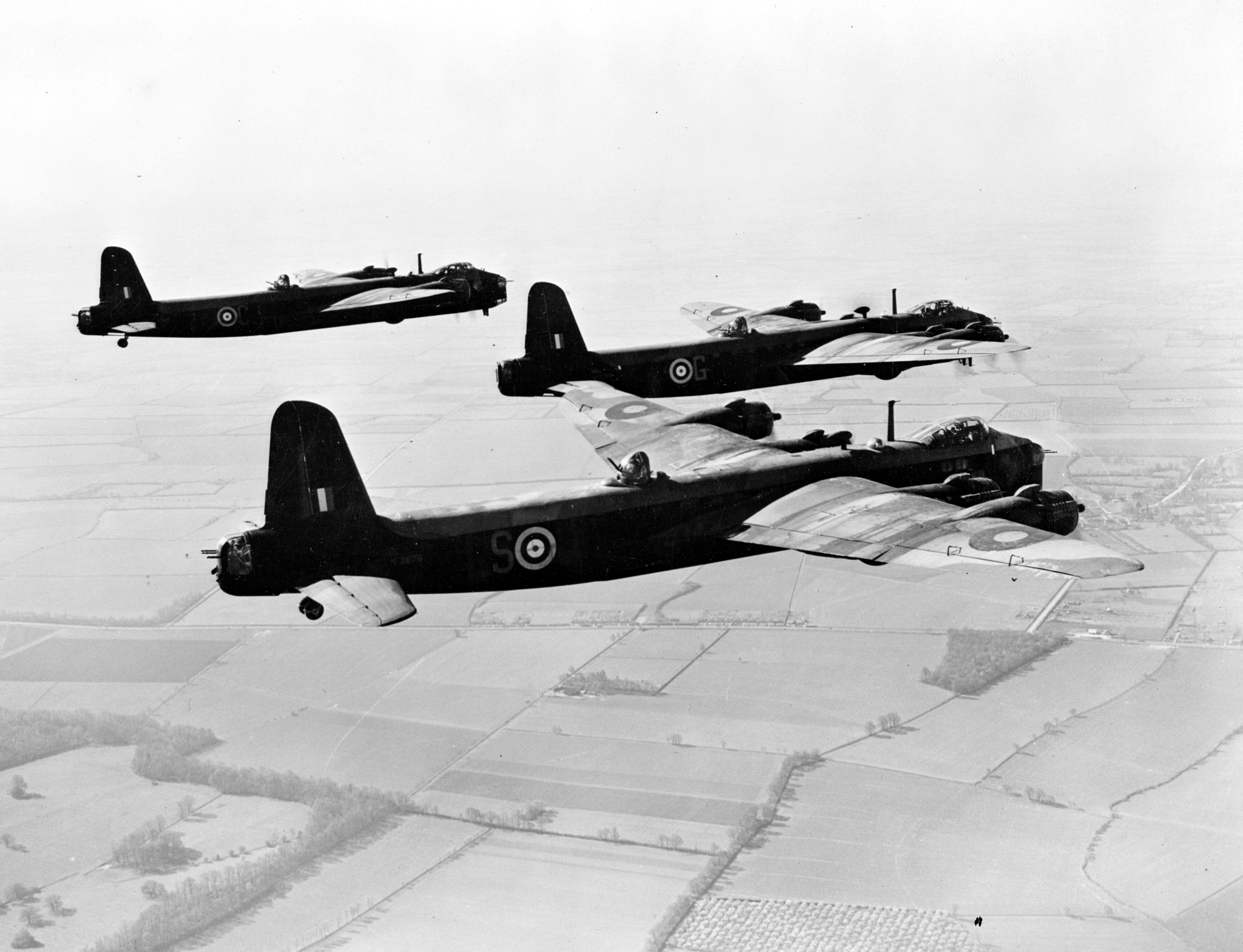 Short_Stirling_heavy_bombers
