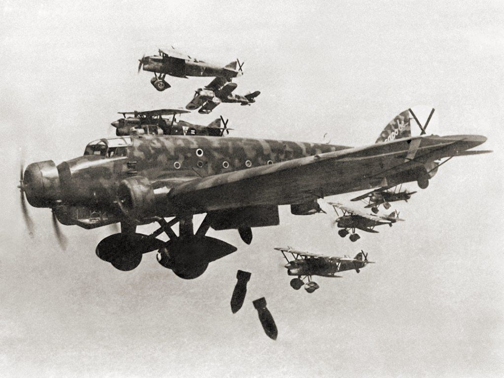 Sm-81 dropping bombs