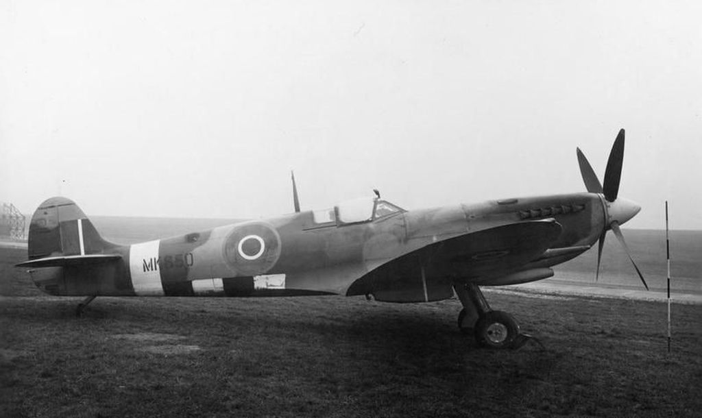 Spitfire Mk.XVI, serial MK850, 1944