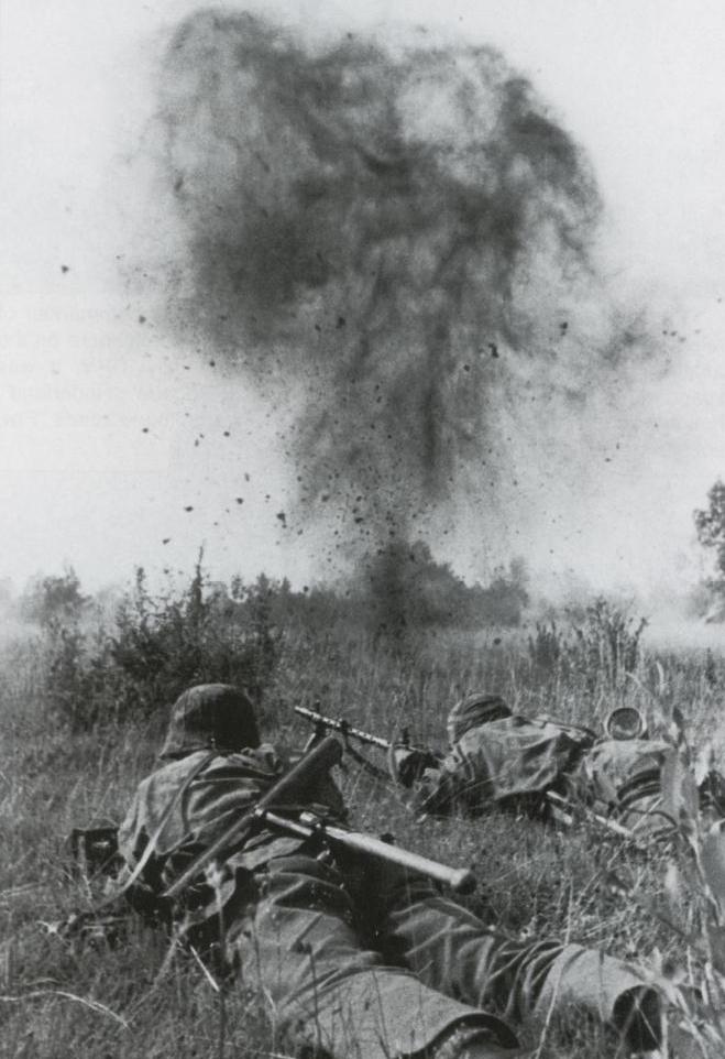 SS soldiers under fire